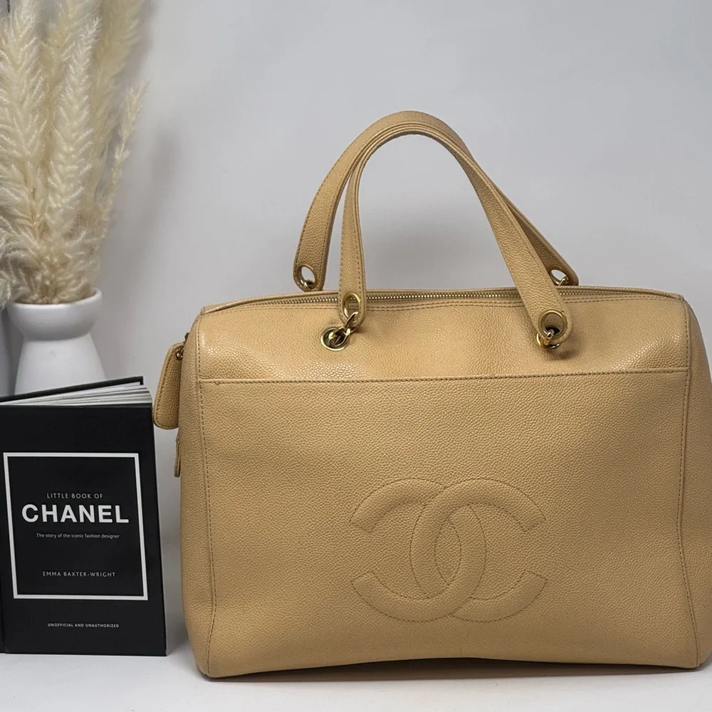 💯💎Authentic💎CHANEL CC Caviar Beige Vintage Tote Bag